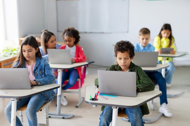 Educação digital em favelas e regiões periféricas: Iniciativas tecnológicas que estão reduzindo a desigualdade 1 image 1